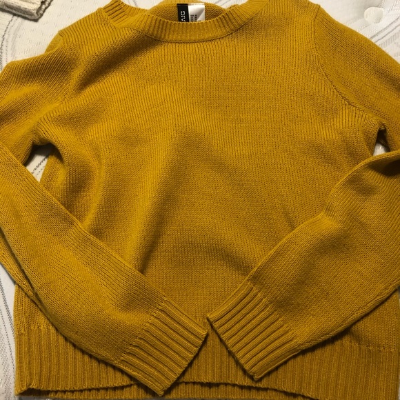 H&M sweater - Picture 1 of 2